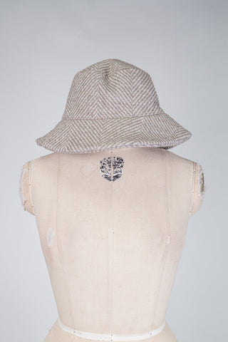 White and sand chevron bucket hat (S)