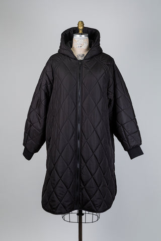Manteau noir matelassé à allure urbaine (14/16)