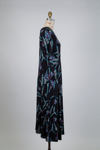Loose-fitting black dress with abstract tribal motifs (S)