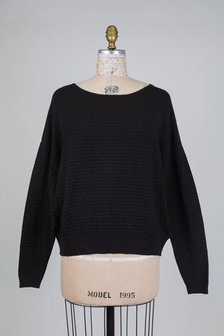 Black knit sweater with brick-like texture (One Size)