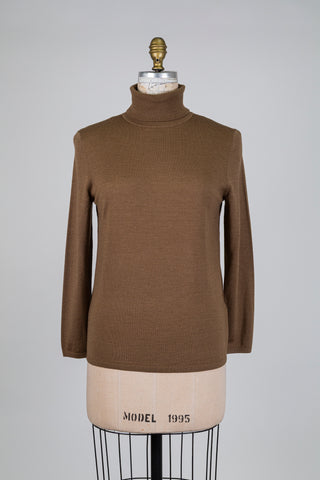 Chandail col roulé en tricot brun (6+16)