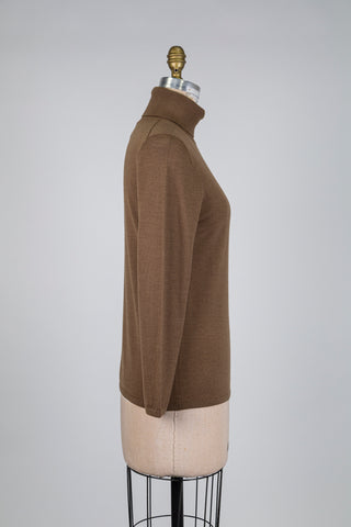 Chandail col roulé en tricot brun (6+16)