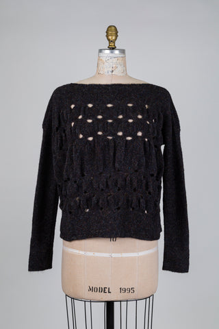 Chandail gris ajouré à touches multicolores (TU)