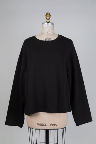 Black oversized fleece sweater (M+)