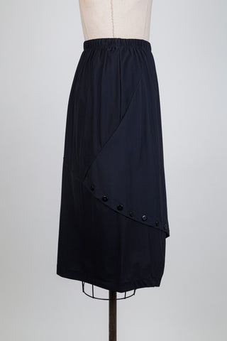 Black sport-chic skirt with an asymmetrical button placket (S)