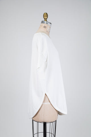 Comfortable white knit tunic (OS)