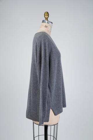 Minimalist grey knit sweater (L)