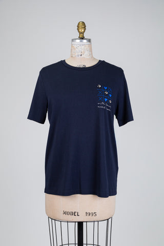 T-shirt marine à broderie tic-tac-toe de cœurs (6)