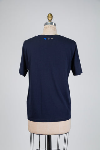 T-shirt marine à broderie tic-tac-toe de cœurs (6)