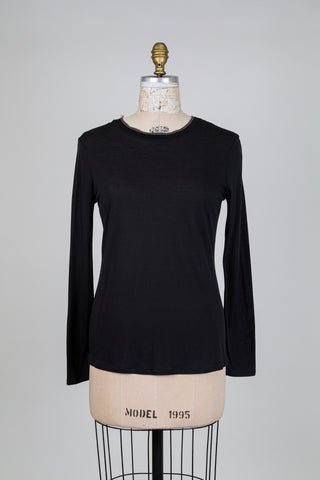 Black long-sleeved T-shirt (6)
