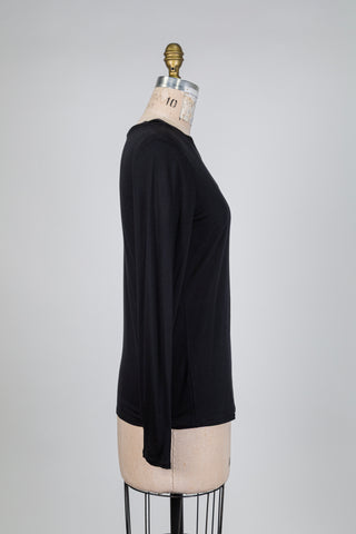 Black long-sleeved T-shirt (6)