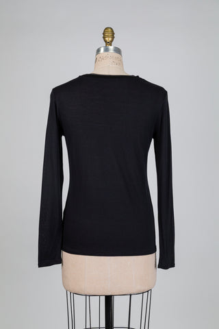 Black long-sleeved T-shirt (6)