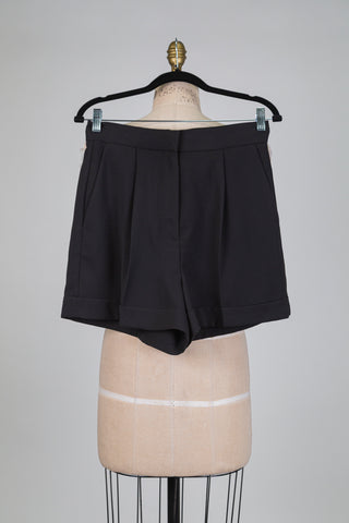 Black tailored shorts (2-6-8)