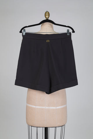 Black tailored shorts (2-6-8)