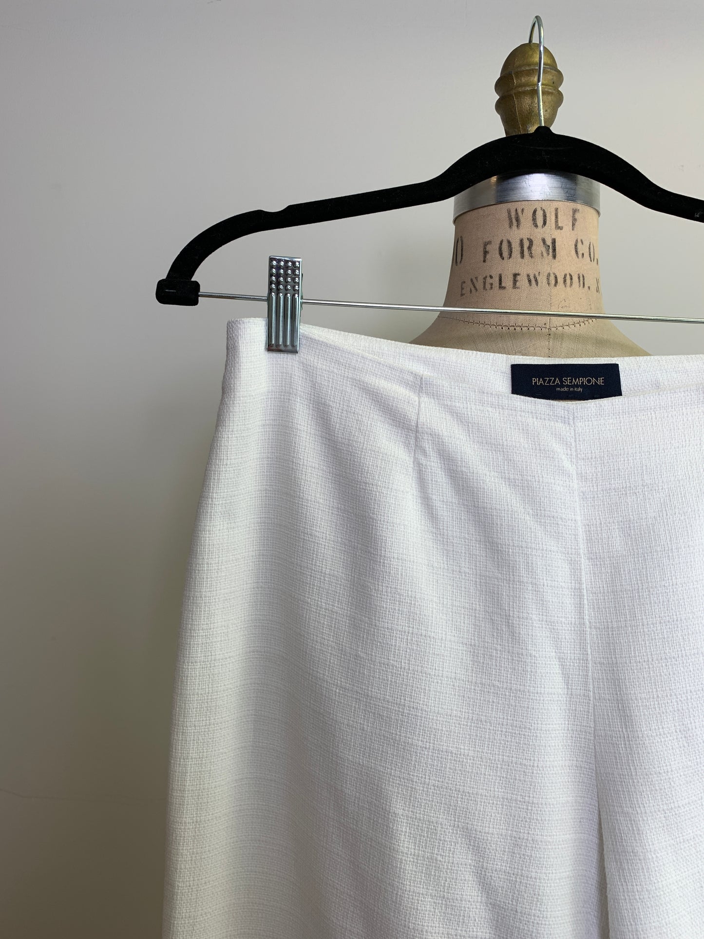 Pantalon blanc texturé minimaliste