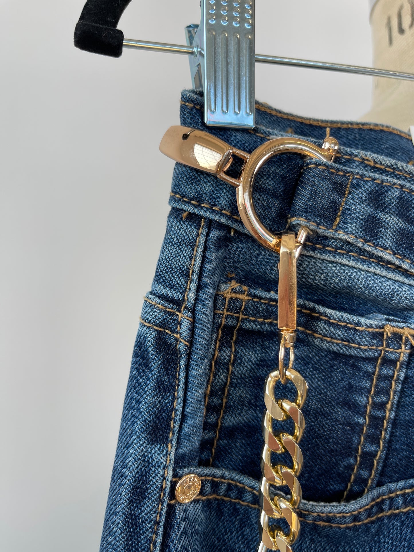 Jeans bleu à détails de chaines or NEUF* (S/M/L)