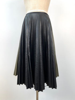 Black and khaki faux leather pleated skirt (XS+S)