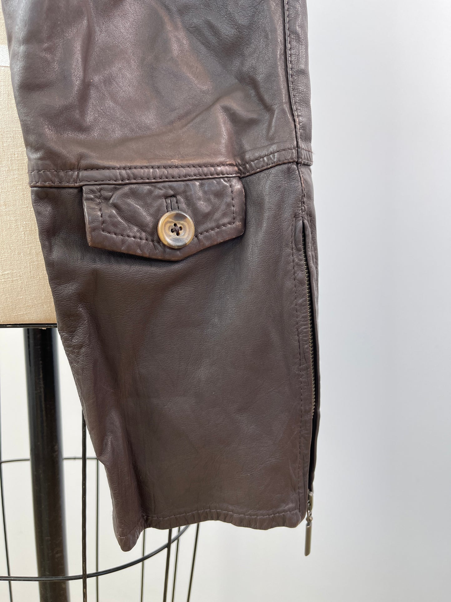 Pantalon taille basse chocolat en cuir (S)