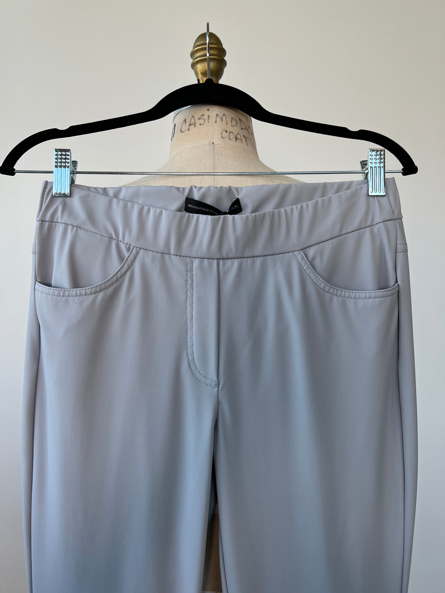 Pantalon legging gris perle en microfibre satinée  (6-8-14)
