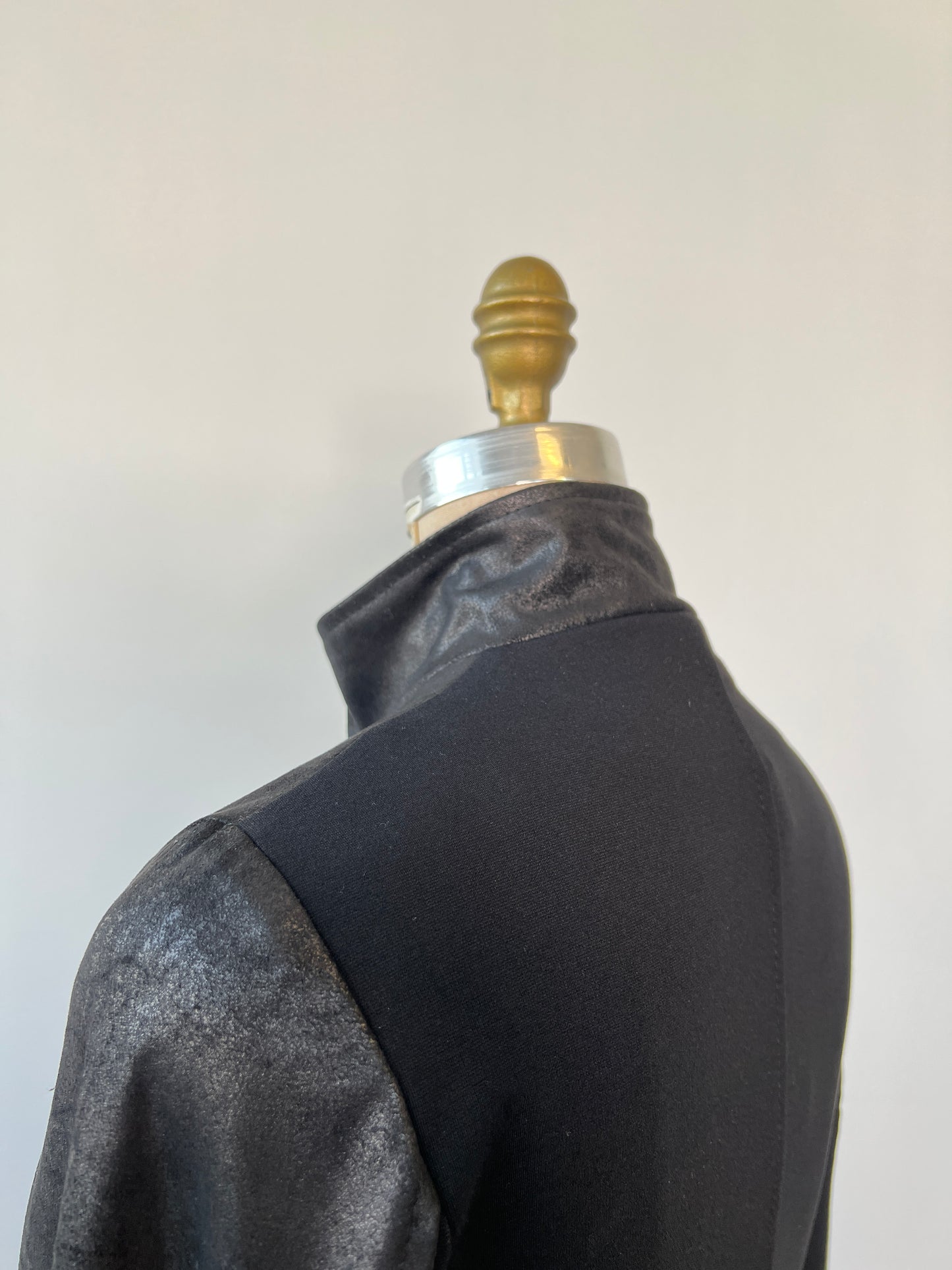 Veste cintrée en tricot effet faux cuir métallisé lavable (S)