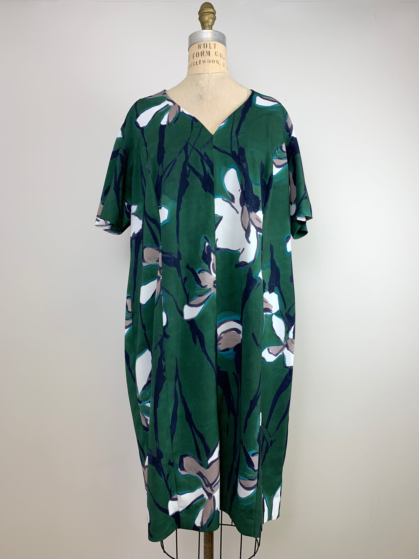 Robe à motif floral vert et mauve (T+)