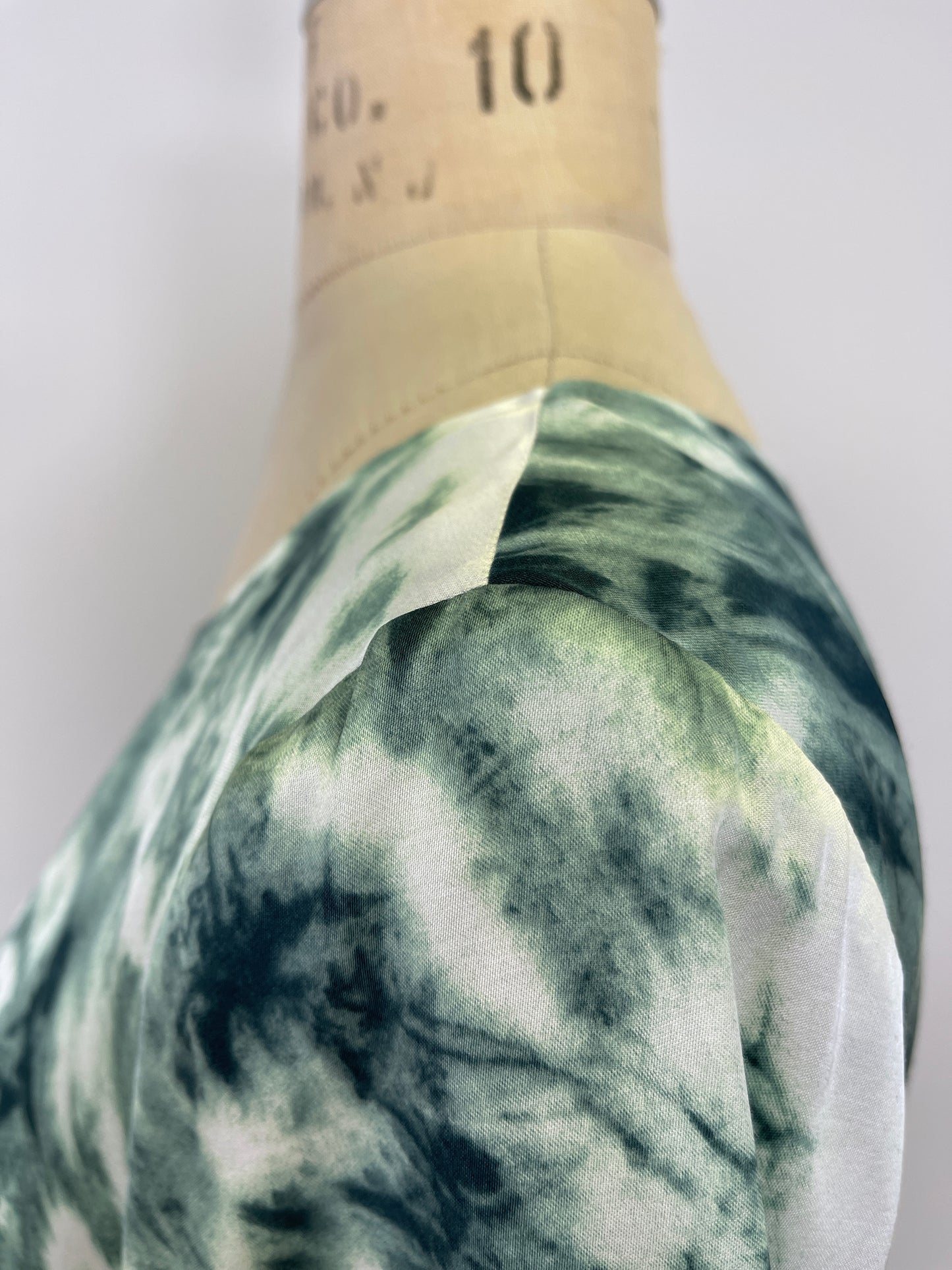 Robe luxueuse à imprimé tie dye émeraude lavable (S)