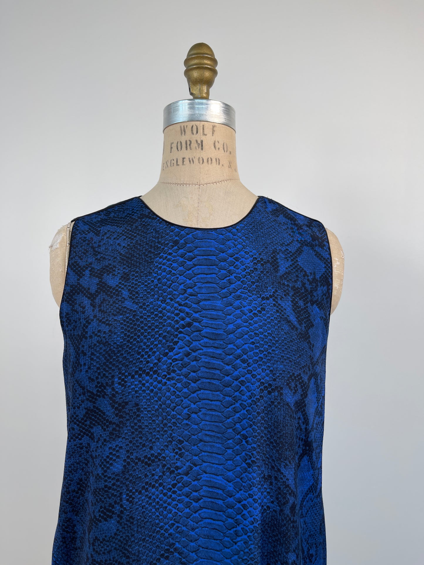 Robe sans manches à imprimé serpent bleu (XS/S)