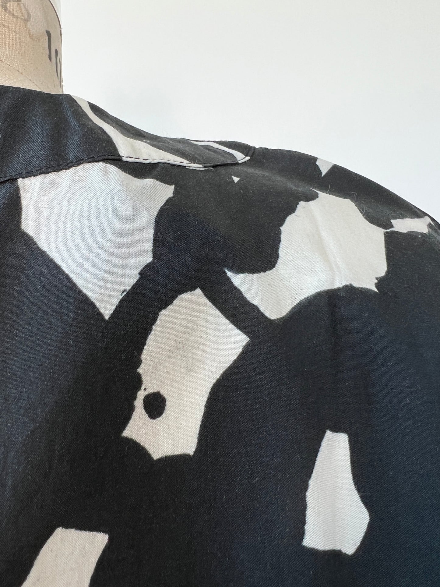Robe oversized à imprimé graphique noir et blanc (S-M)