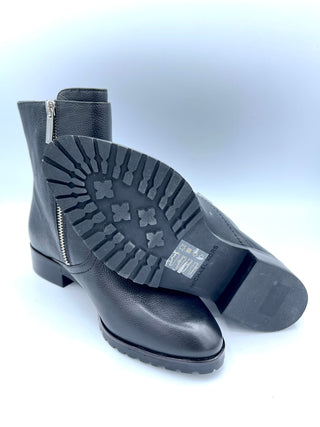 Black leather ankle boots with zippers (6) 