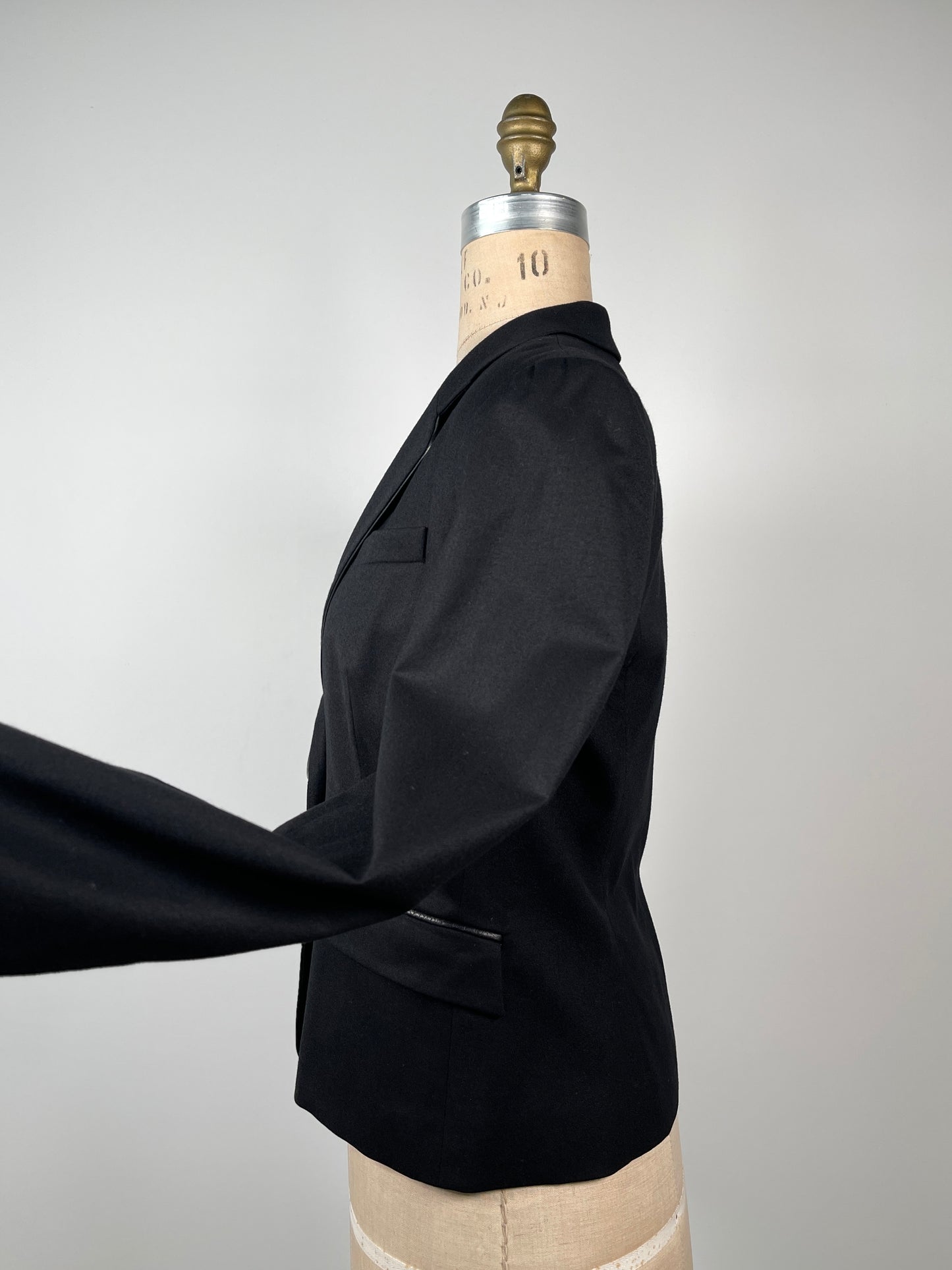 Blazer cintré noir en laine extensible à liséré au col et poches (S/M)