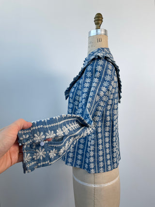 Blue denim-style blouse with bibs and floral embroidery (XXS)