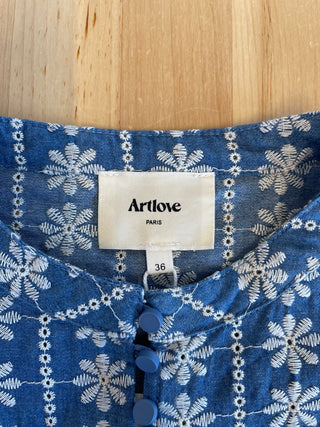 Blue denim-style blouse with bibs and floral embroidery (XXS)