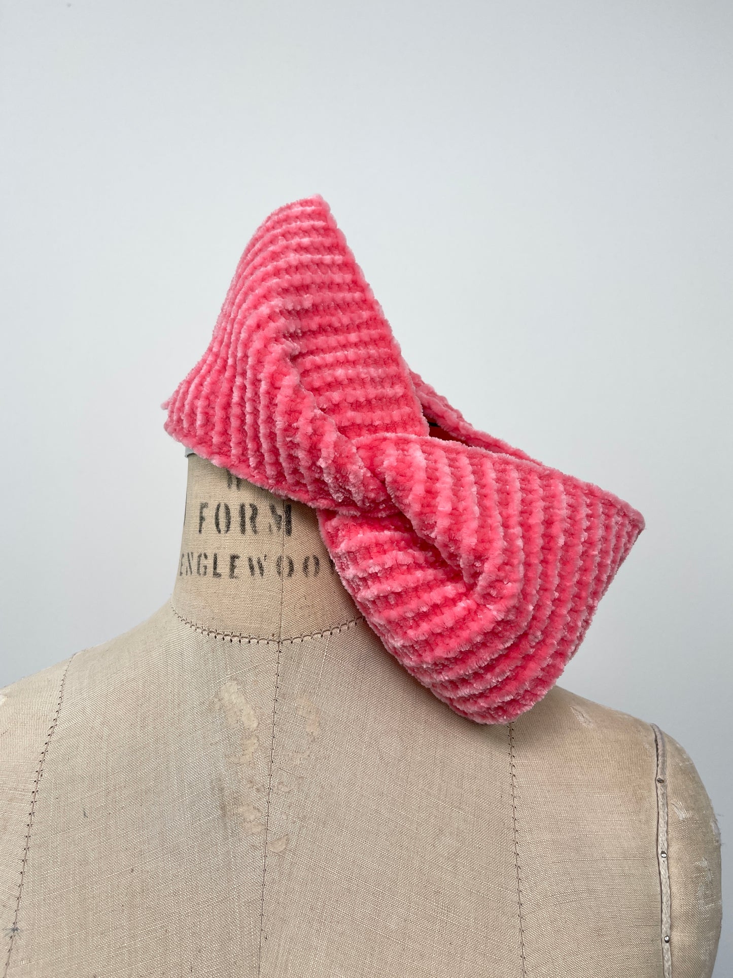 Bandeau de tête en tricot rose