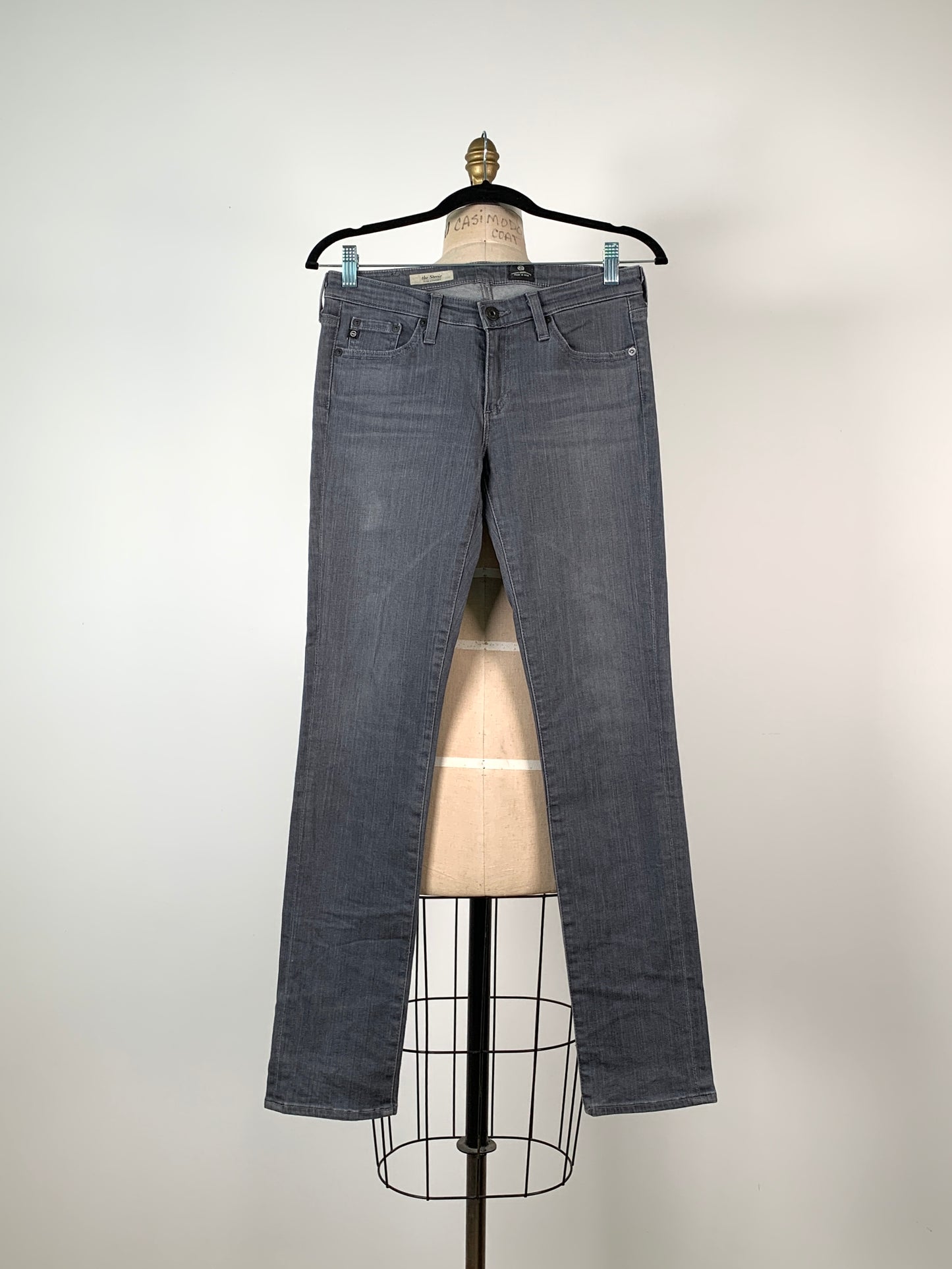 Pantalon ajusté en denim gris usé (XS)
