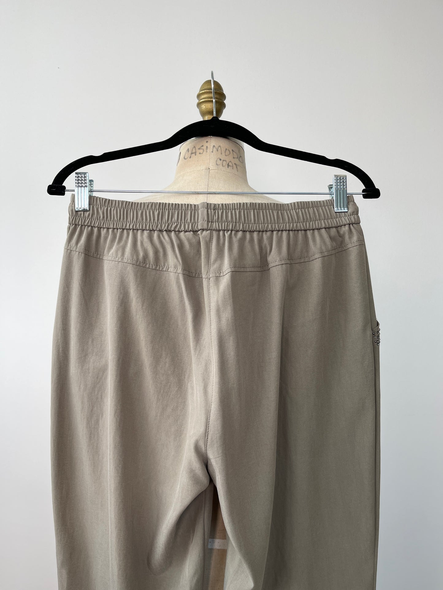 Pantalon kaki façon jogger à détails de strass lavable (XS/S/L/XL)
