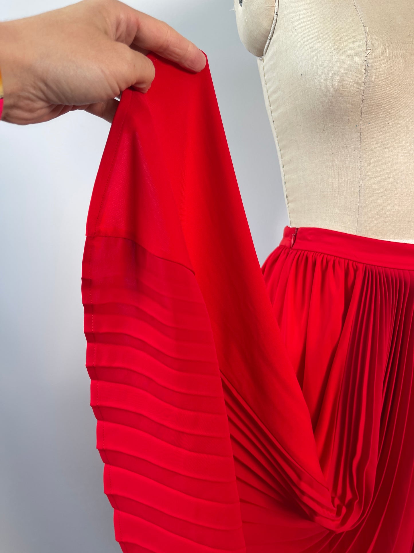 Fabuleuse jupe plissée rouge luxueuse (S)