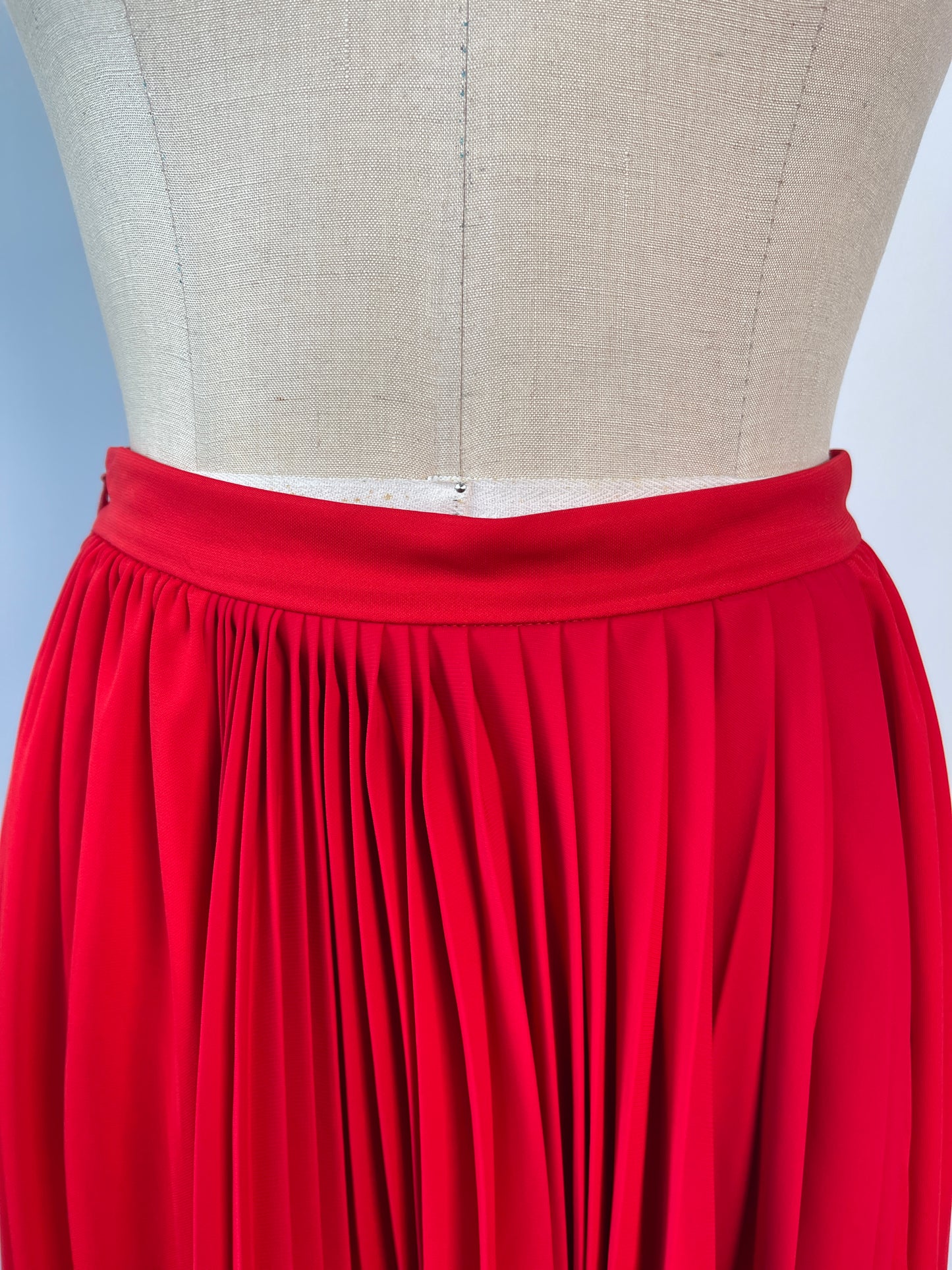 Fabuleuse jupe plissée rouge luxueuse (S)