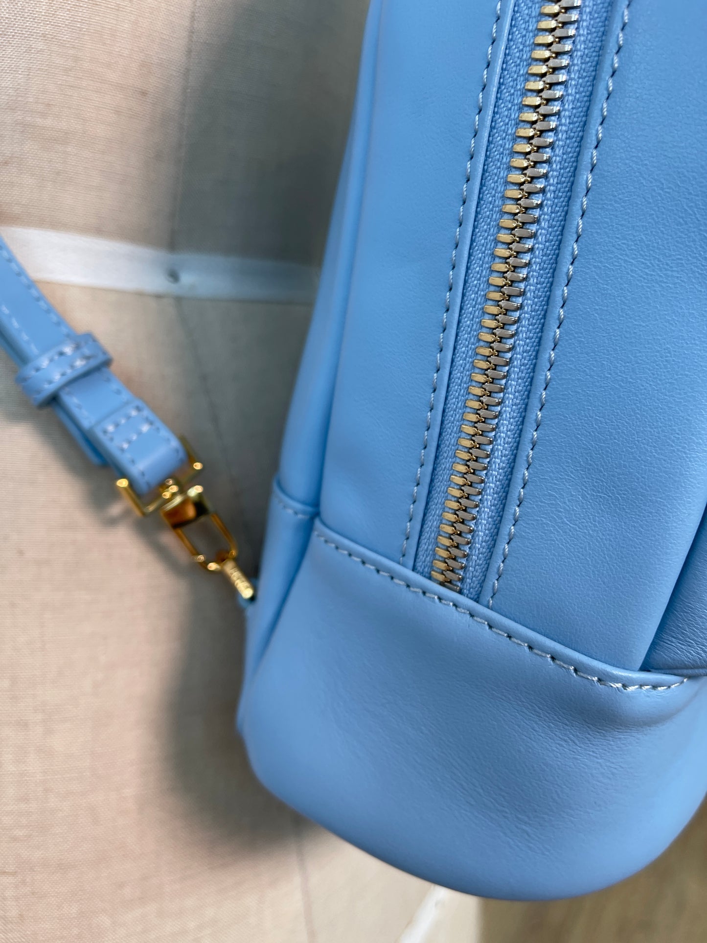 Mini sac à dos luxueux en cuir bleu NEUF*