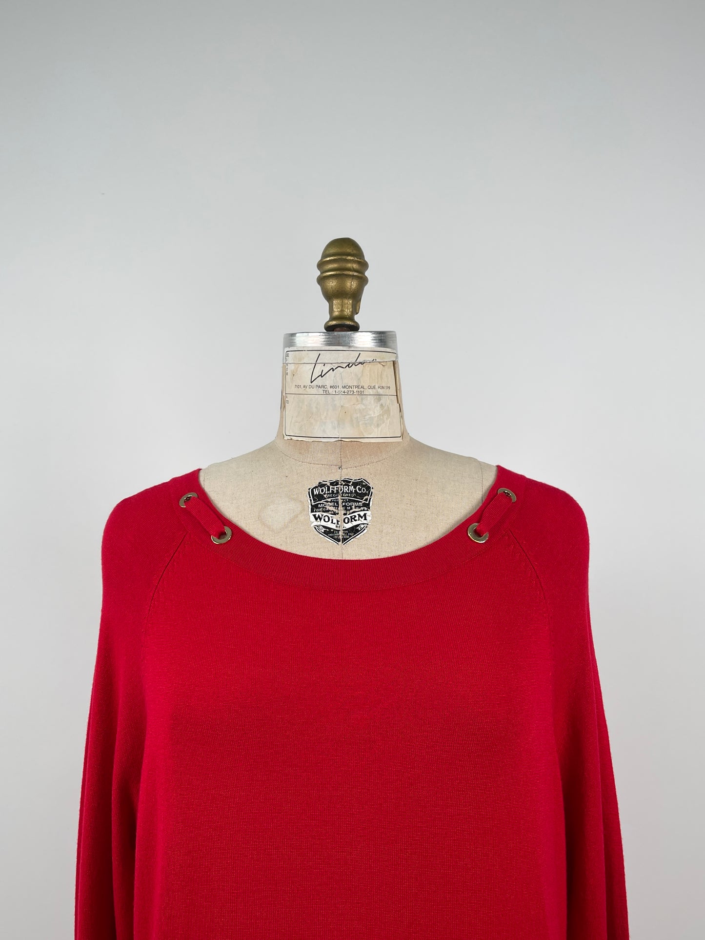 Robe rouge en tricot à oeillets dorés (M/L)