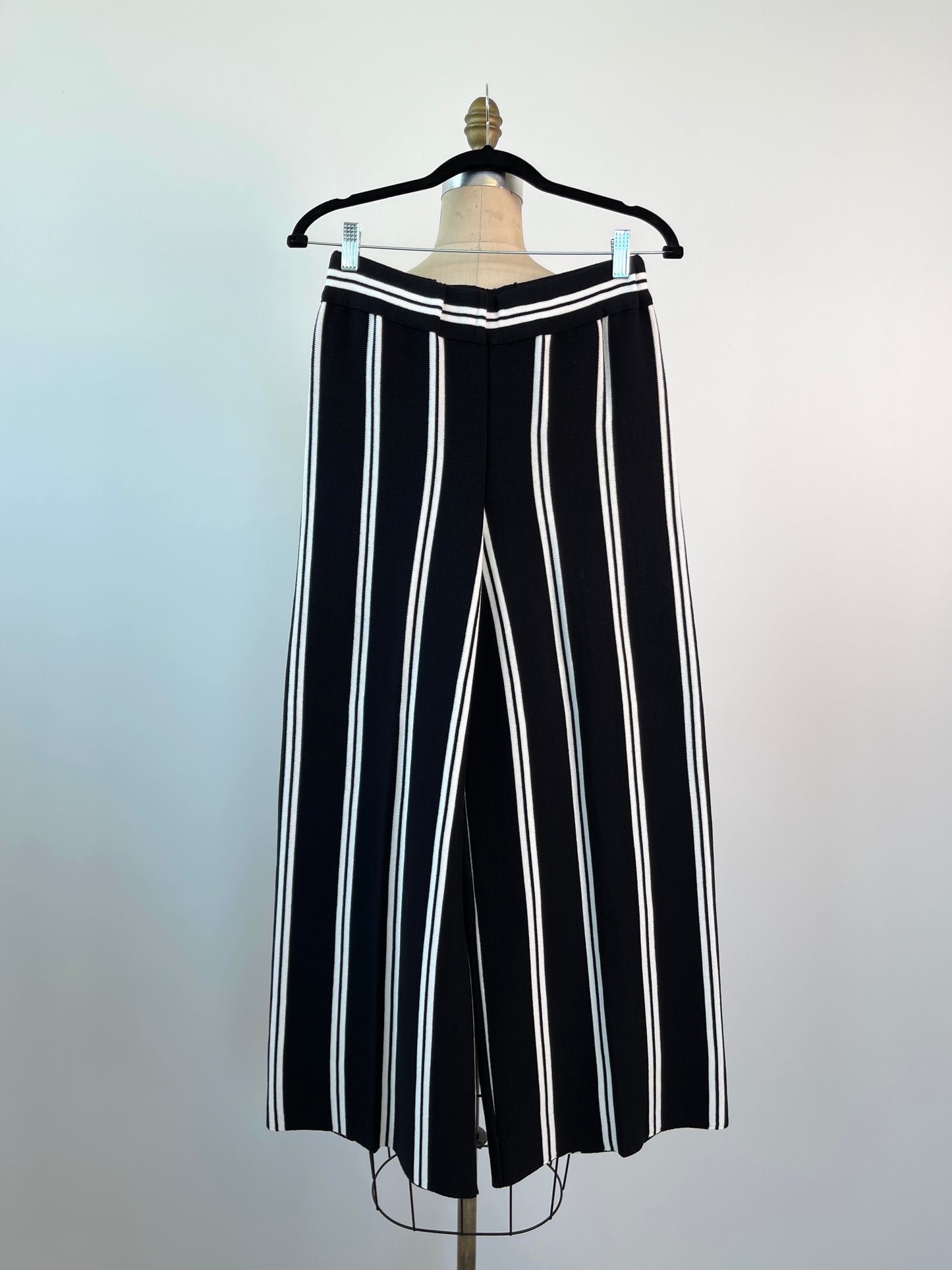 Pantalon noir à rayures verticales blanches NEUF* (XS/S)