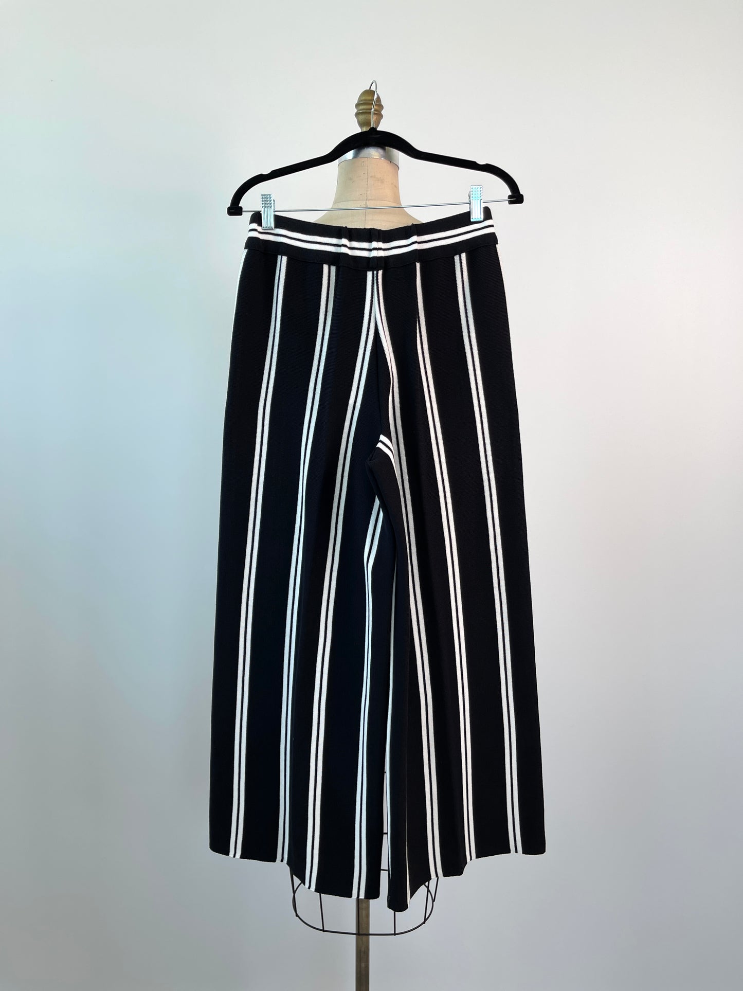 Pantalon noir à rayures verticales blanches NEUF* (XS/S)