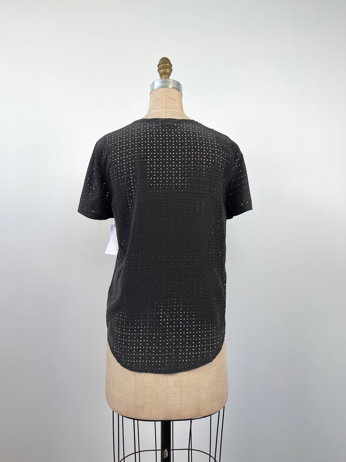 T-shirt en pure soie grise perforée (XS)