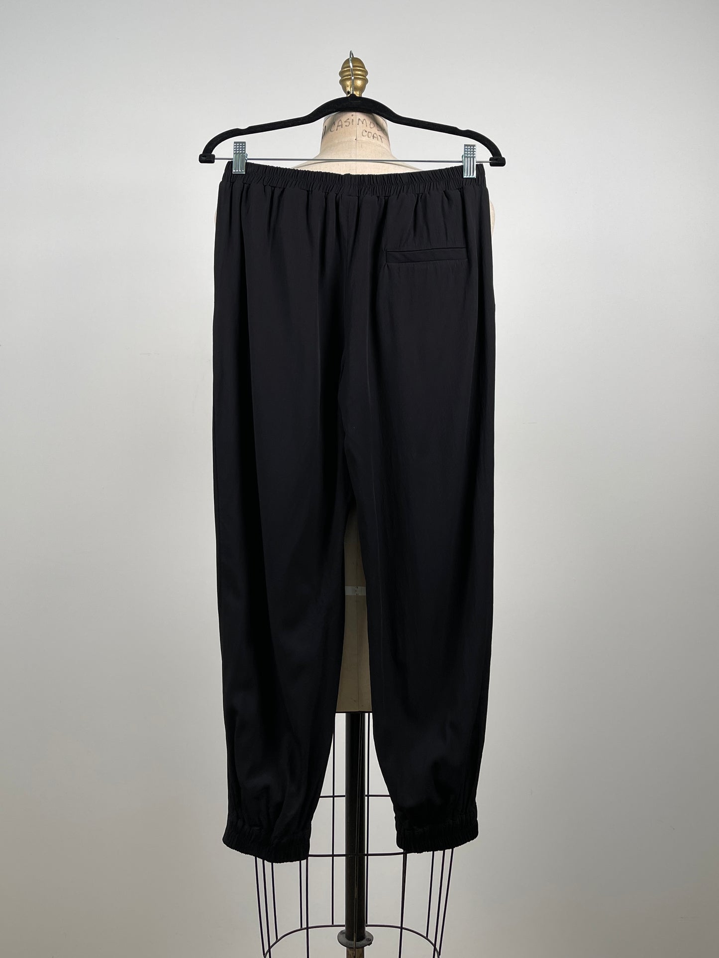 Pantalon jogger noir en tissage mat (XS)