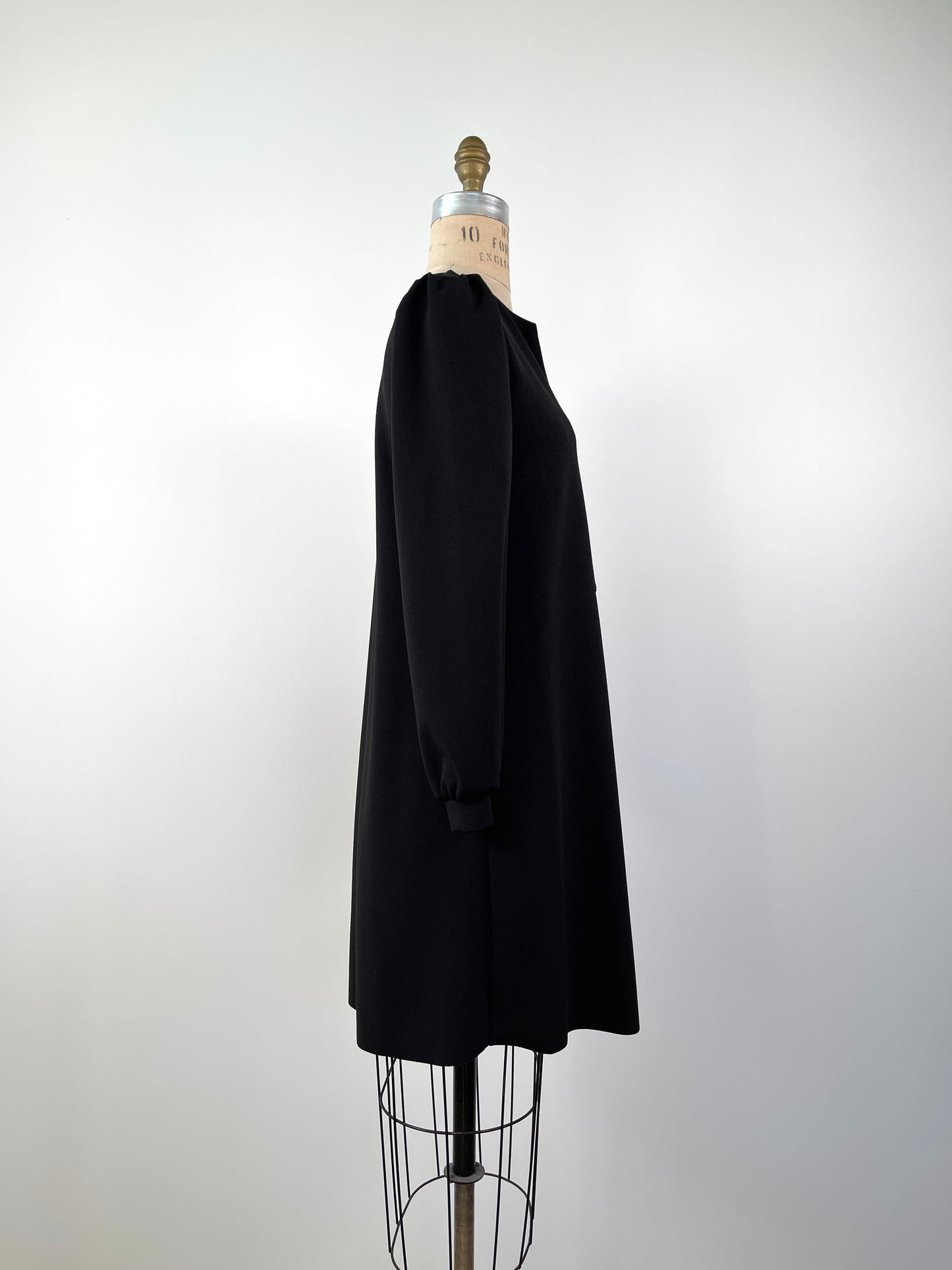 Robe noire en polyester à épaules bouffantes lavable (S)